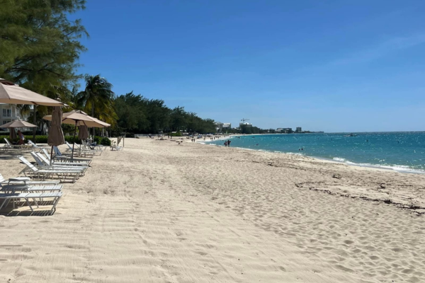 🏖️ Seven Mile Beach, Grand Cayman: The Ultimate Caribbean Escape